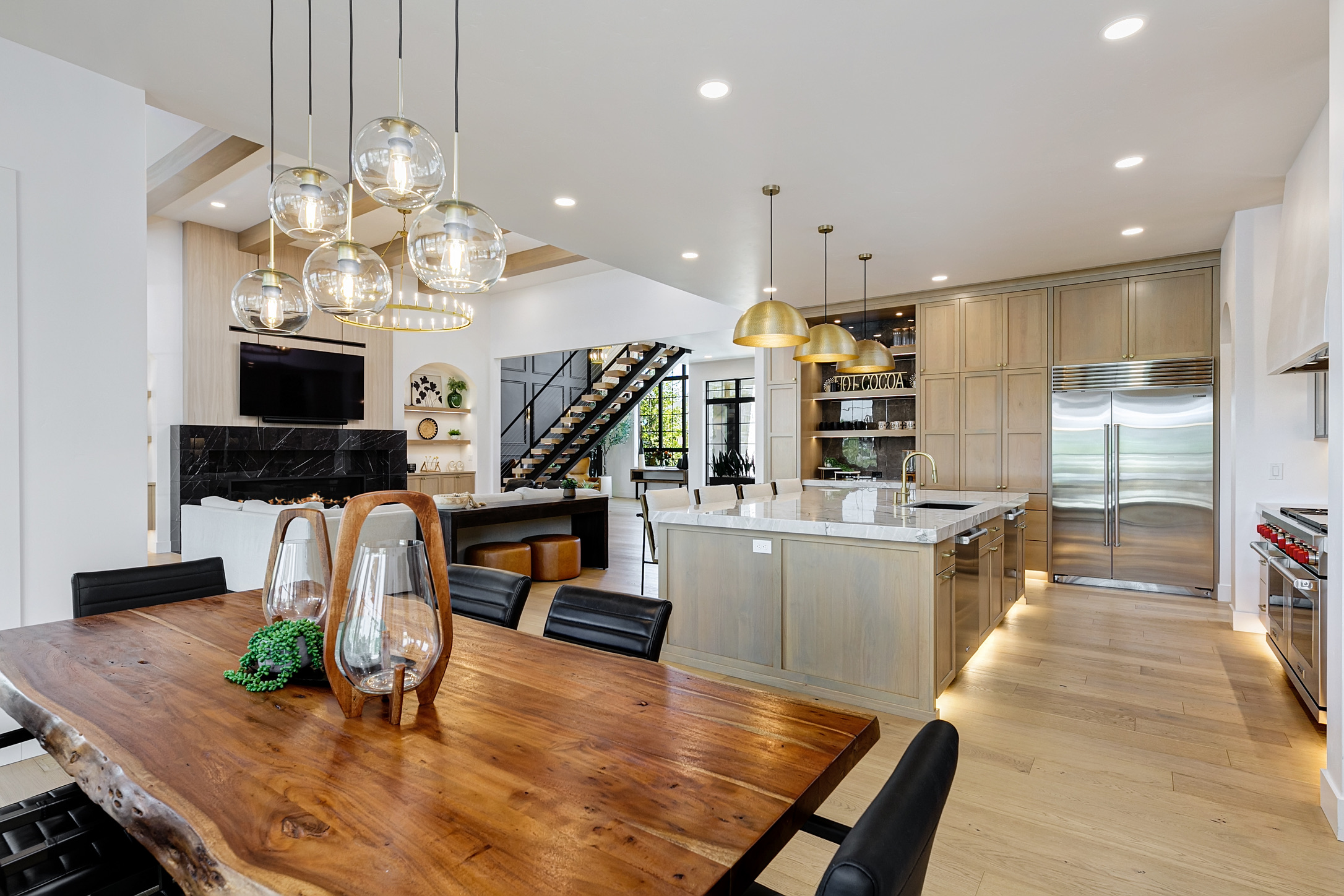 C92F8957-9E3F-4530-8C8A-97099B681A72_1_102_o